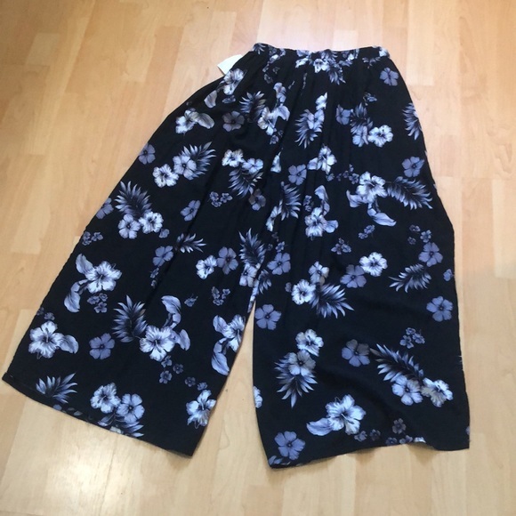 Wide legged pants with side opening - Picture 7 of 7